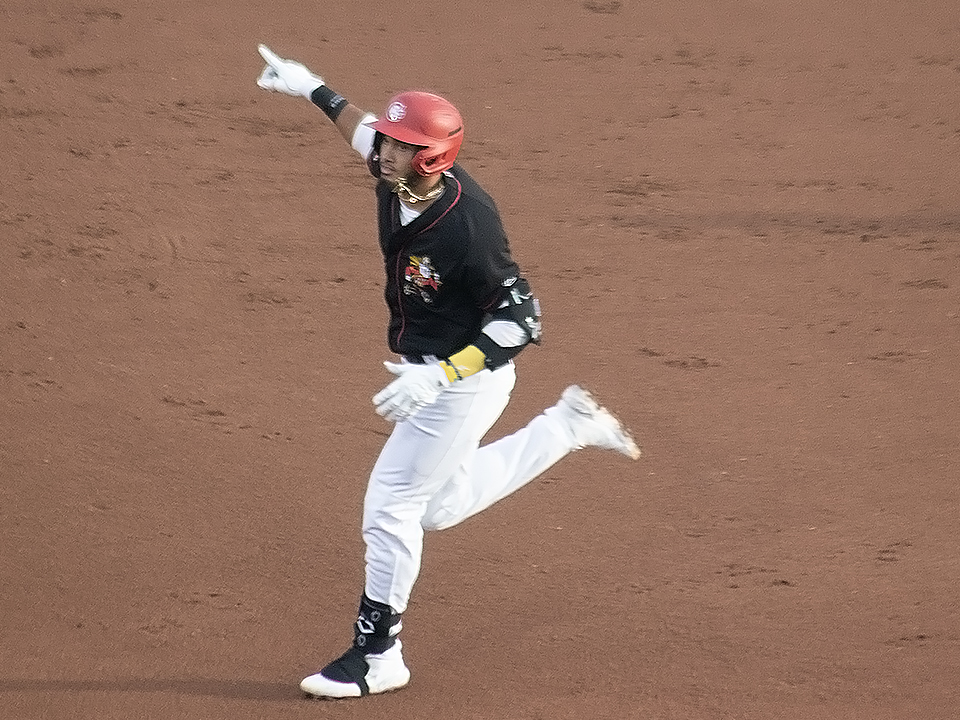 Vancouver Canadians Alex De Jesús