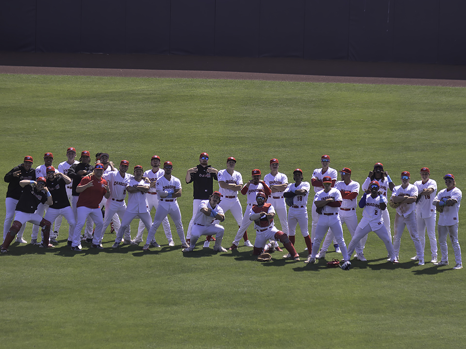 Vancouver Canadians celebrate 10th straight win